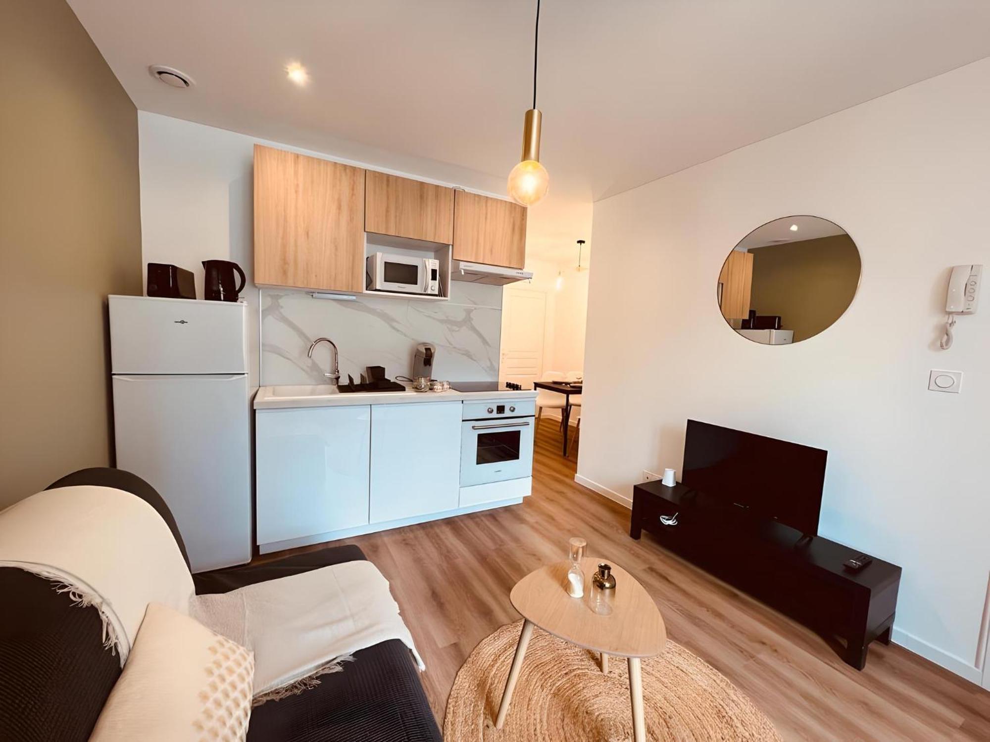 Le Golden - Homy Apartment
